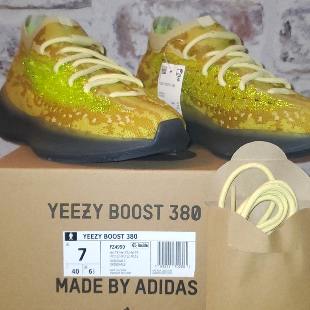YEEZY BOOST 380 - Picture 2 of 5